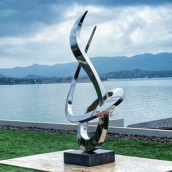 contemporary mirror polished metal sculpture for landscaping Saudi Arabia